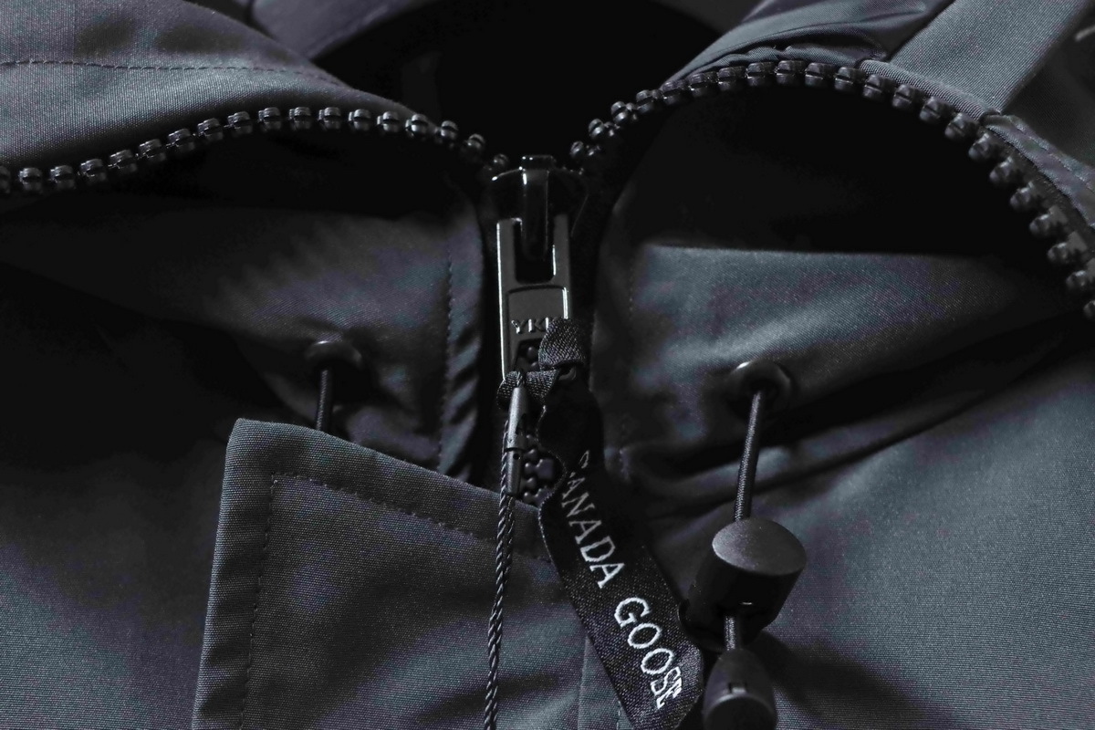  Canada Goose   Short   gray down jacket