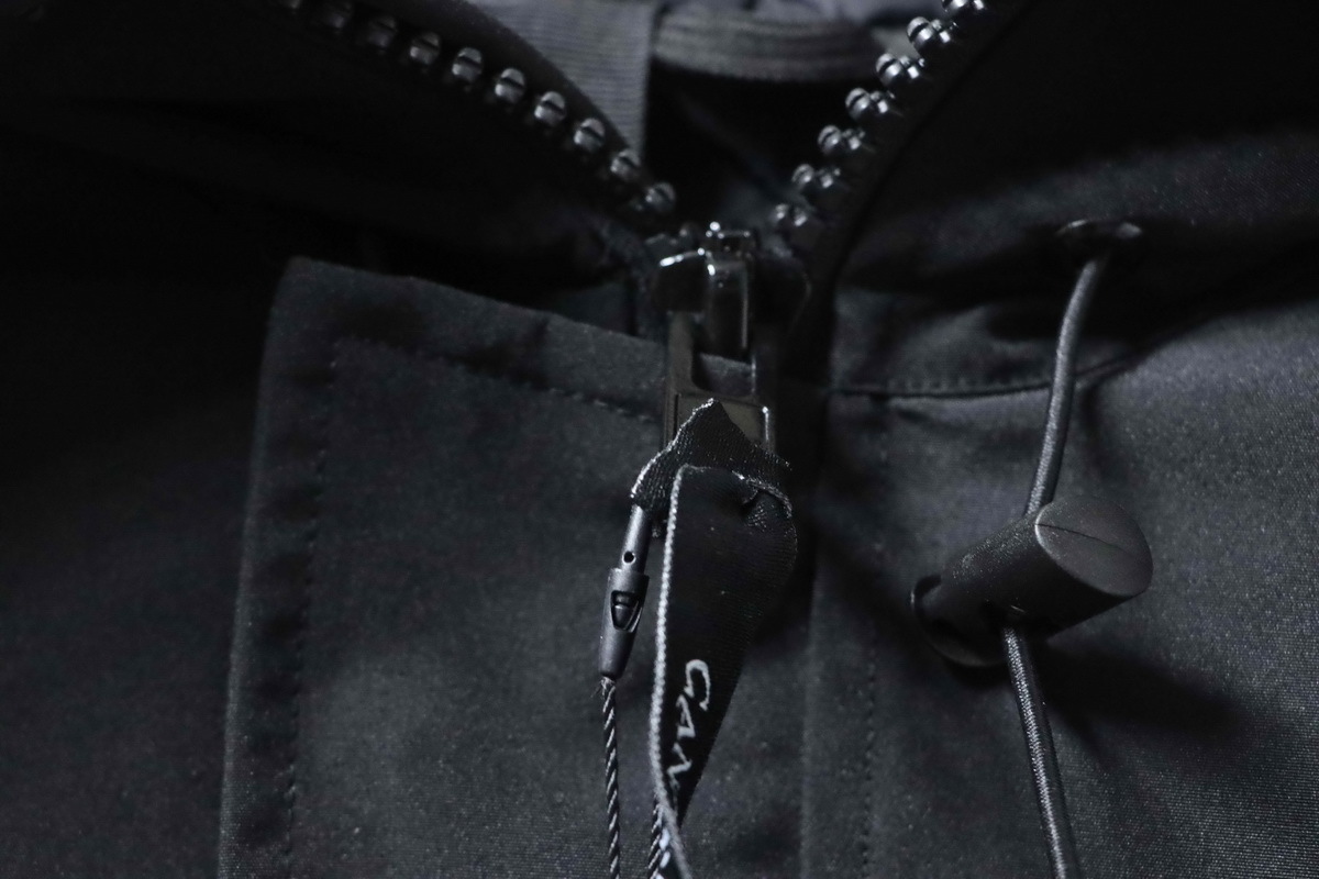 Canada Goose Short black down jacket