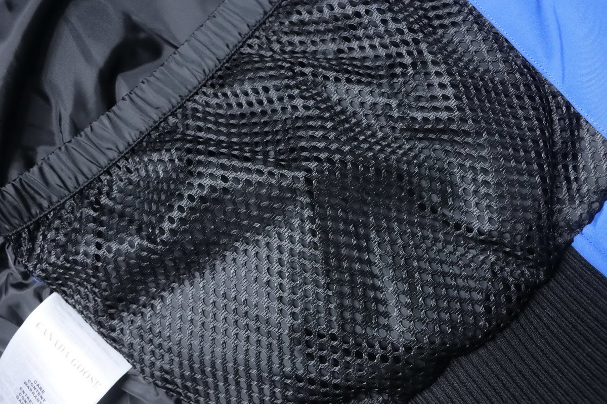  Canada Goose   Short blue down jacket