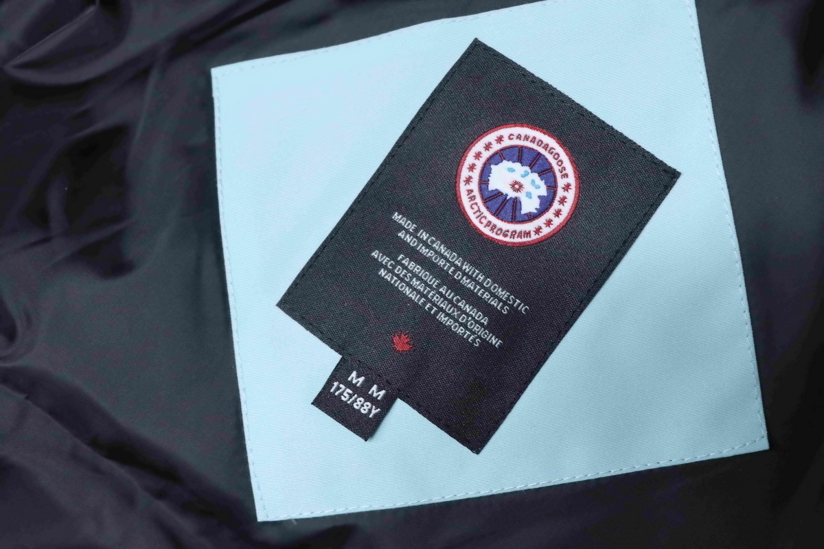  Canada Goose   Sky blue short down jacket