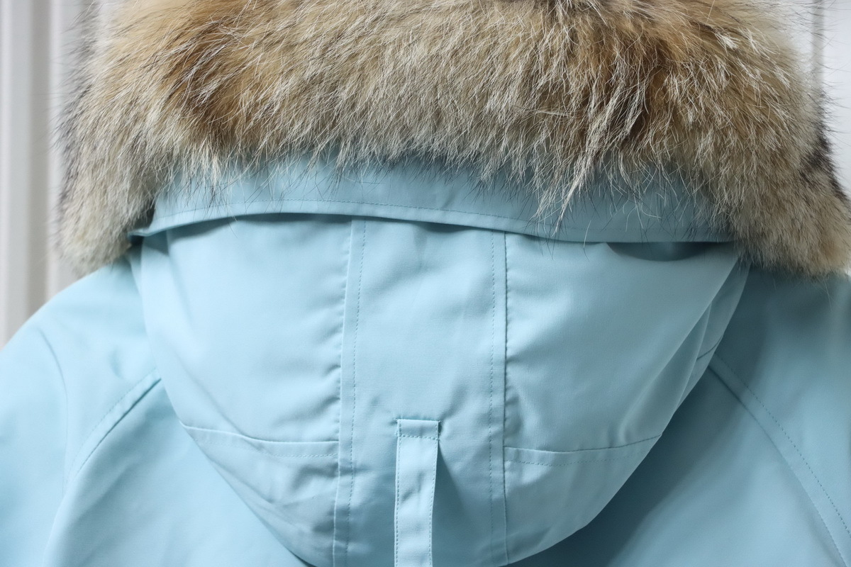  Canada Goose   Sky blue short down jacket