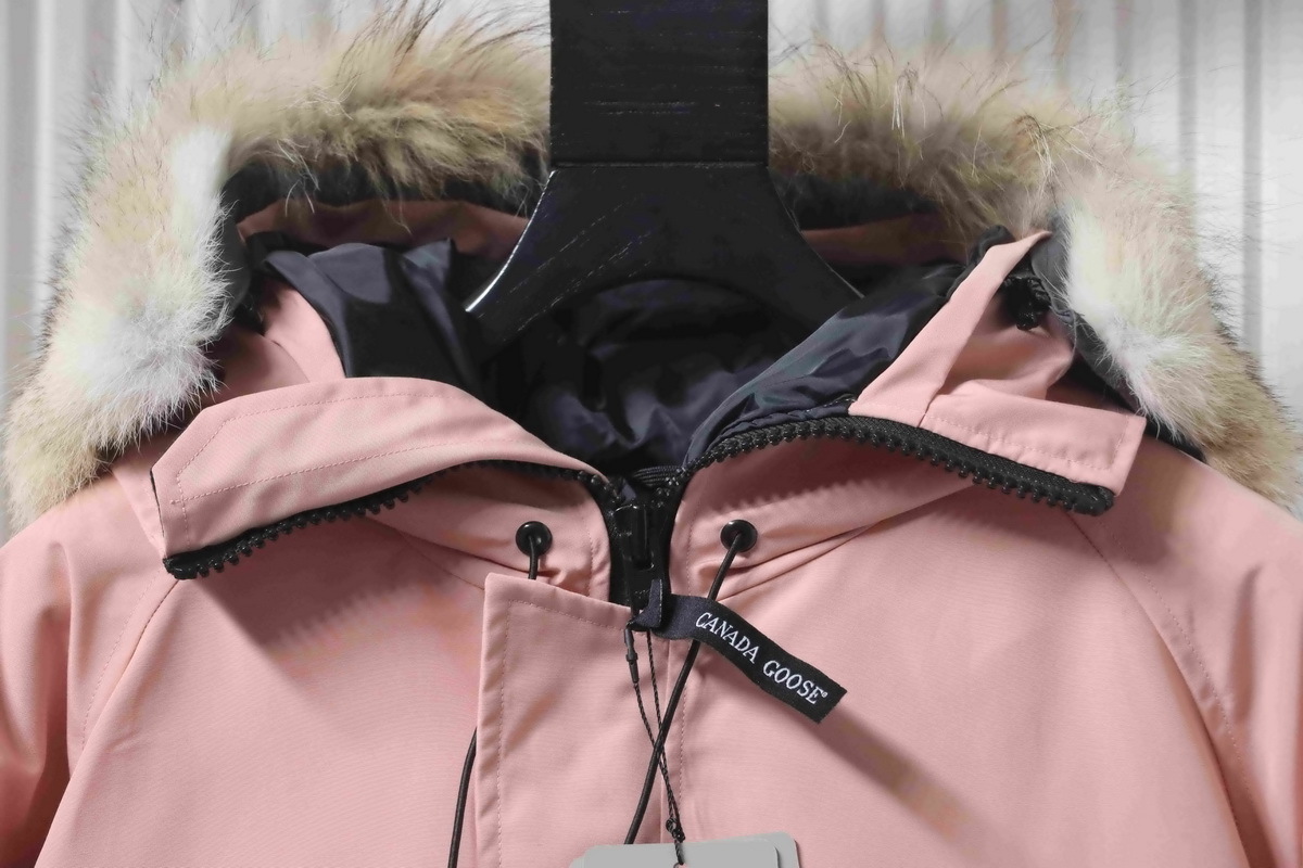  Canada Goose  Pink short down jacket