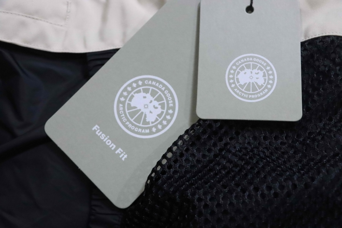 Canada Goose   Short white down  jacket