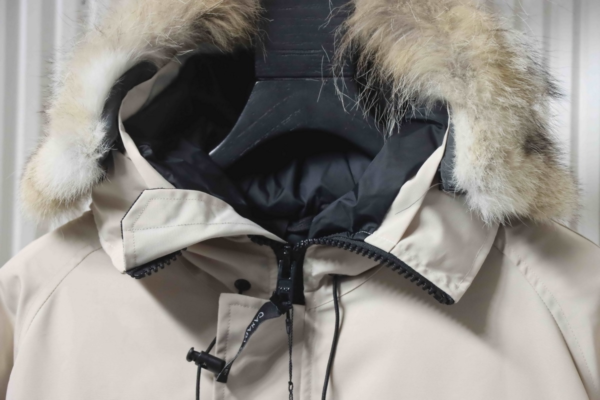 Canada Goose   Short white down  jacket