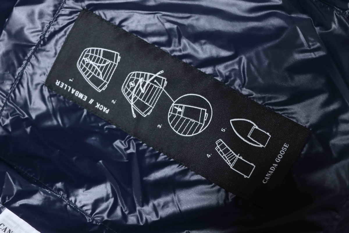  Canada Goose  Puff Plaid Down Jacket Dark Blue