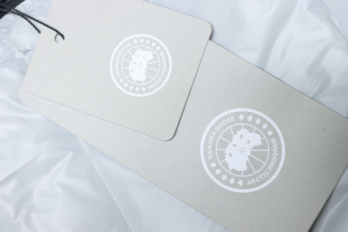  Canada Goose  Puff Plaid Down Jacket White