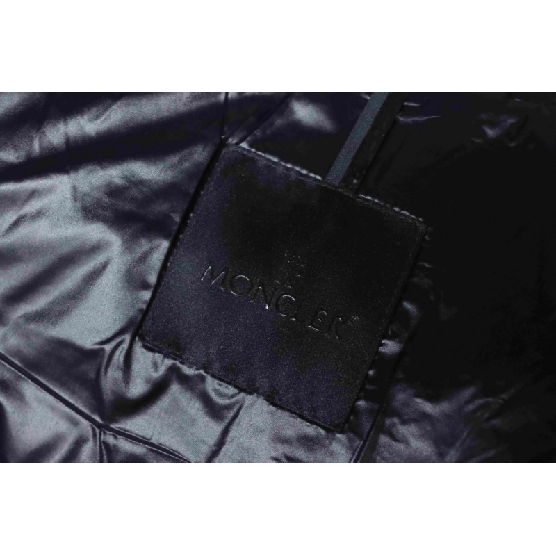 MONCLER Madeira Short Down Jacket Grey 