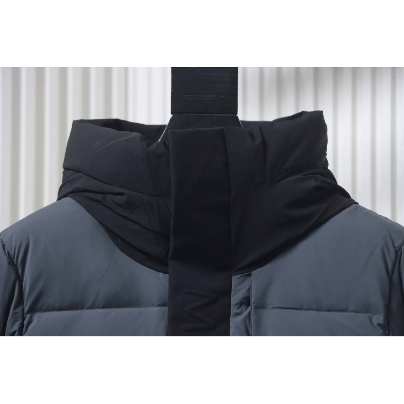 MONCLER Madeira Short Down Jacket Grey 