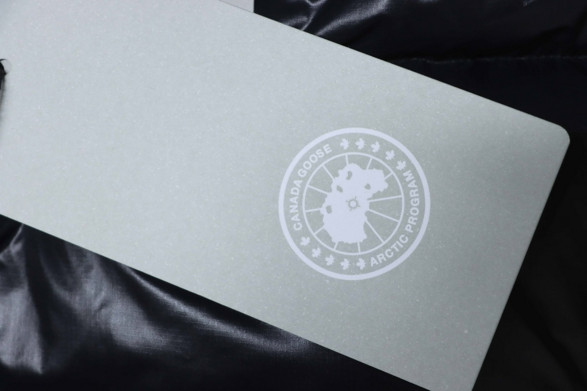 Canada goose Short Large Plaid Puff Down Jacket Black