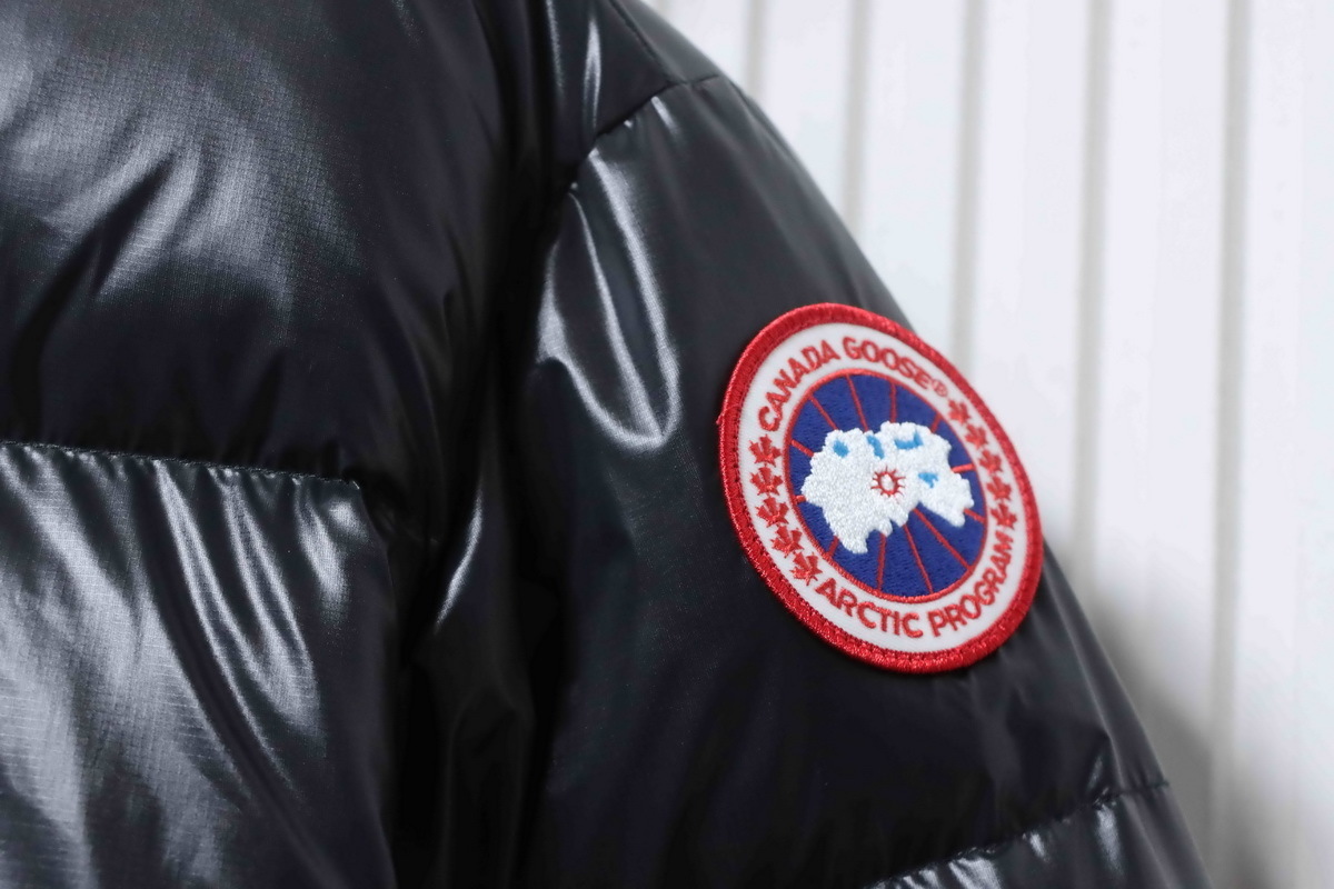 Canada goose Short Large Plaid Puff Down Jacket Black