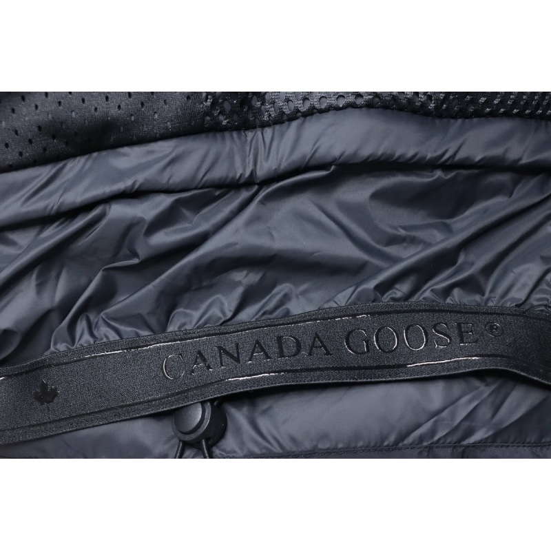  Canada goose  Hooded down jacket black