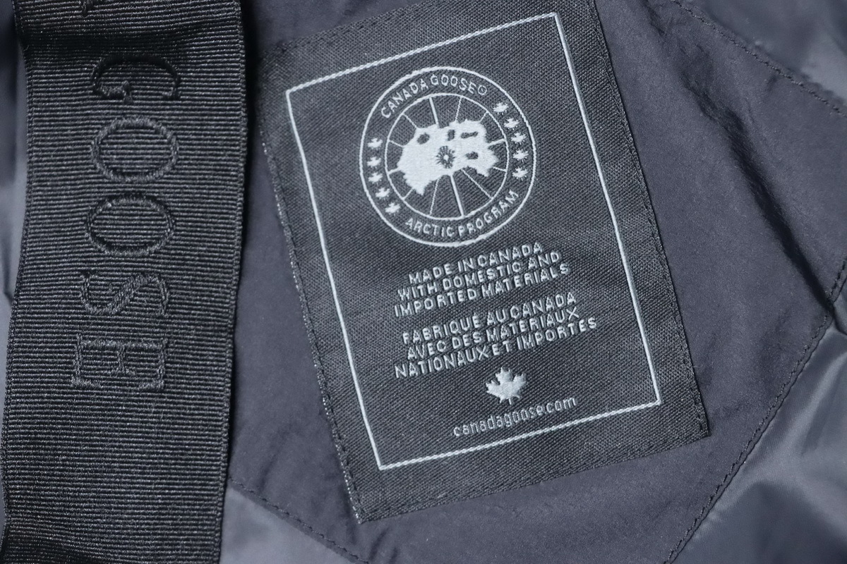 Canada goose Hooded down jacket black