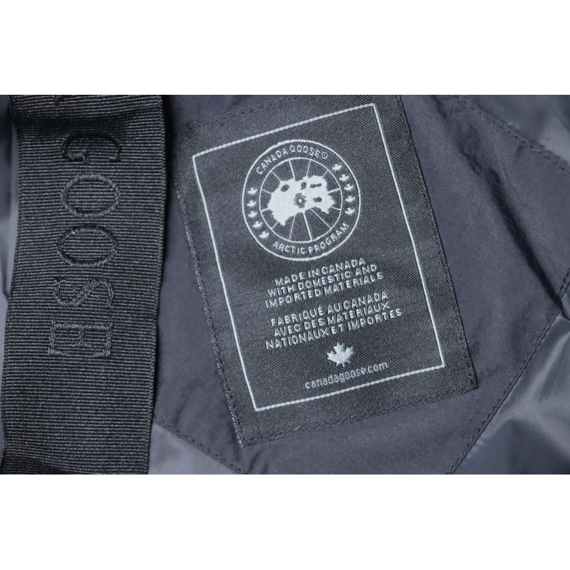  Canada goose  Hooded down jacket black