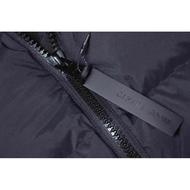 Canada goose  Hooded down jacket black