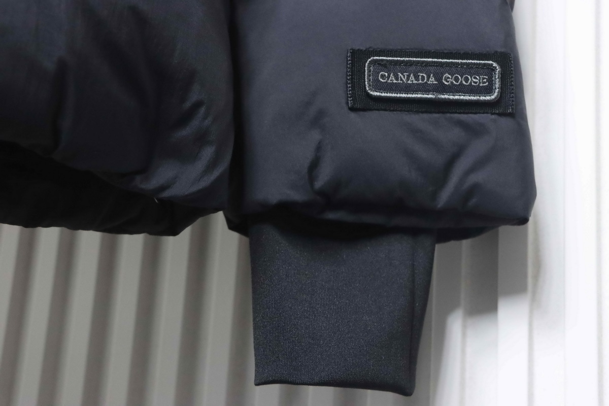 Canada goose Hooded down jacket black