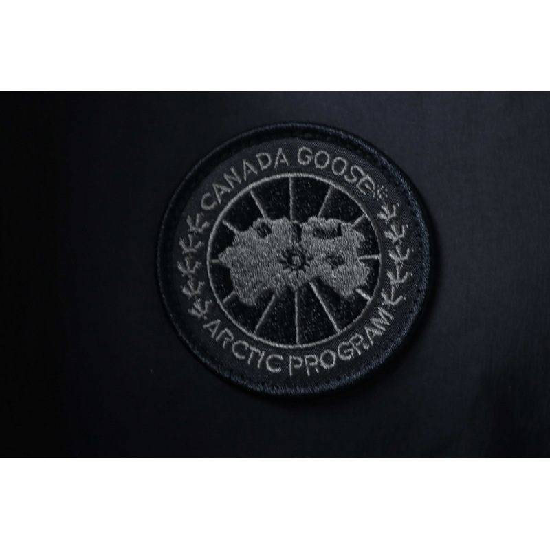  Canada goose  Hooded down jacket black
