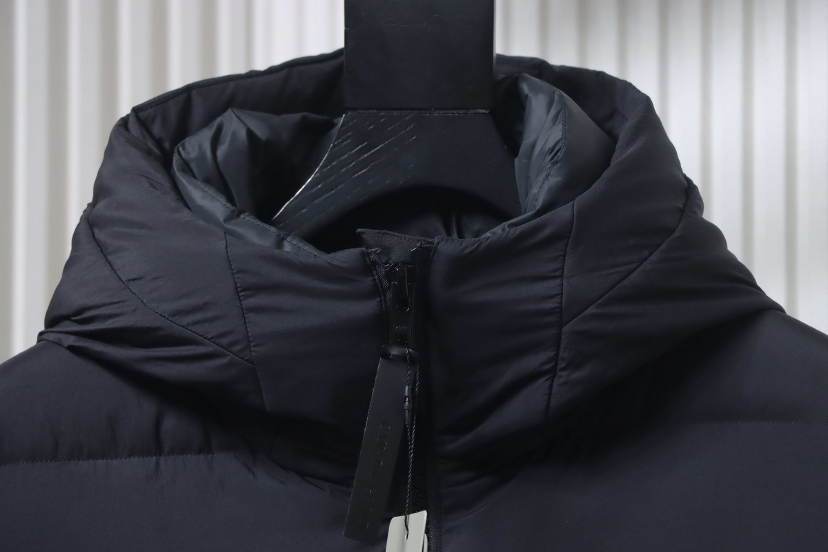 Canada goose Hooded down jacket black