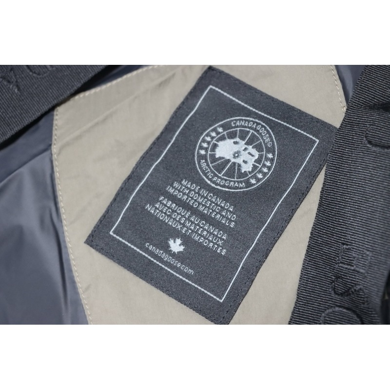  Canada goose  Hooded down jacket brown