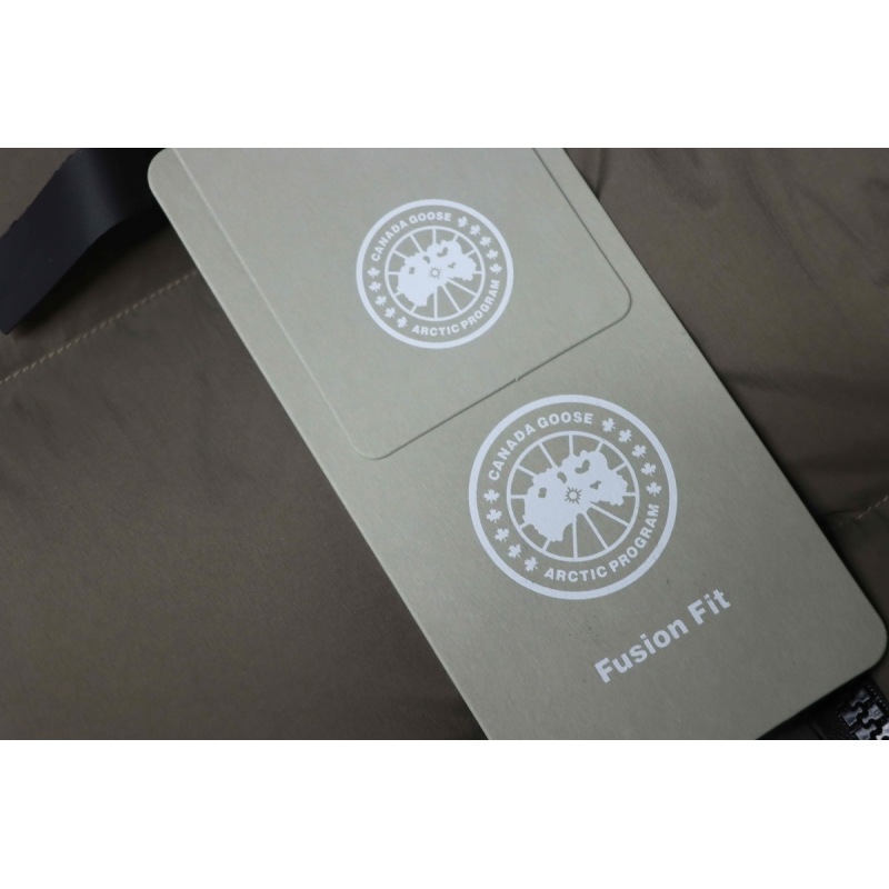  Canada goose  Hooded down jacket brown