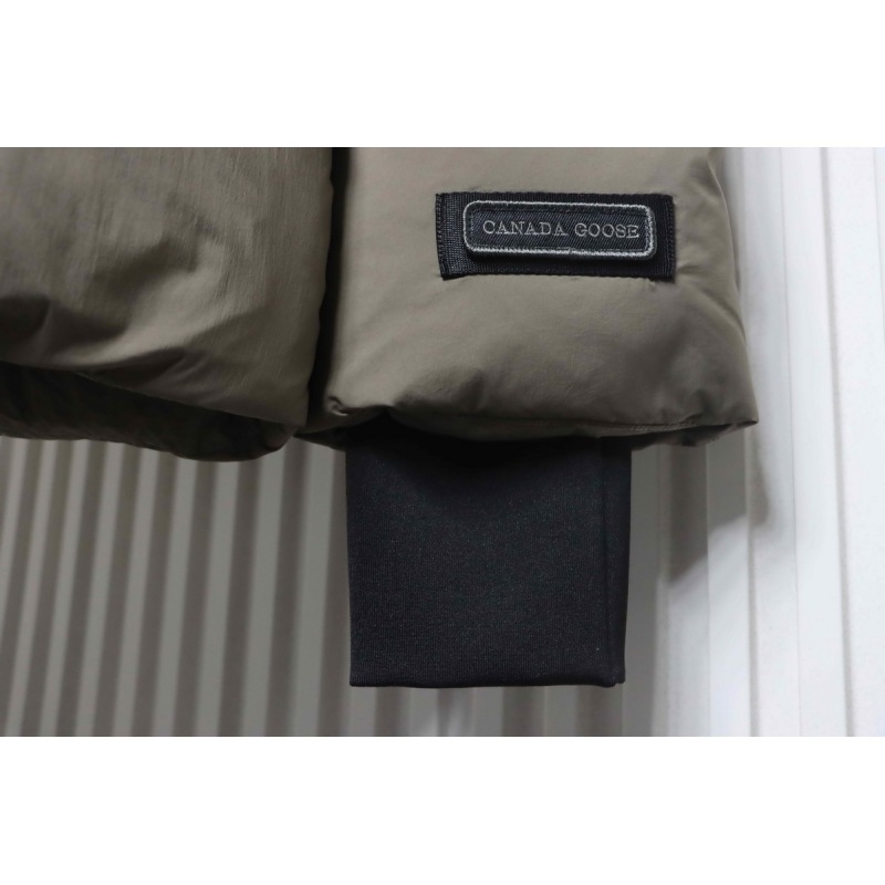 Canada goose  Hooded down jacket brown