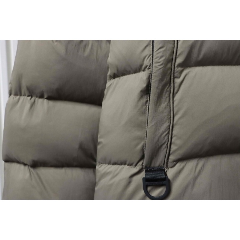  Canada goose  Hooded down jacket brown