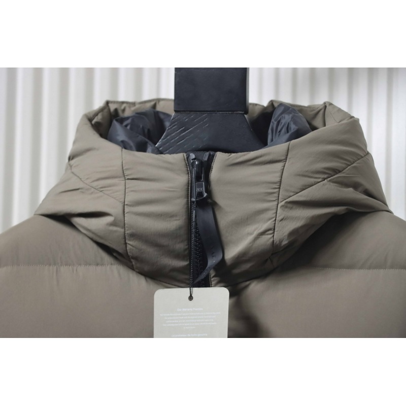  Canada goose  Hooded down jacket brown