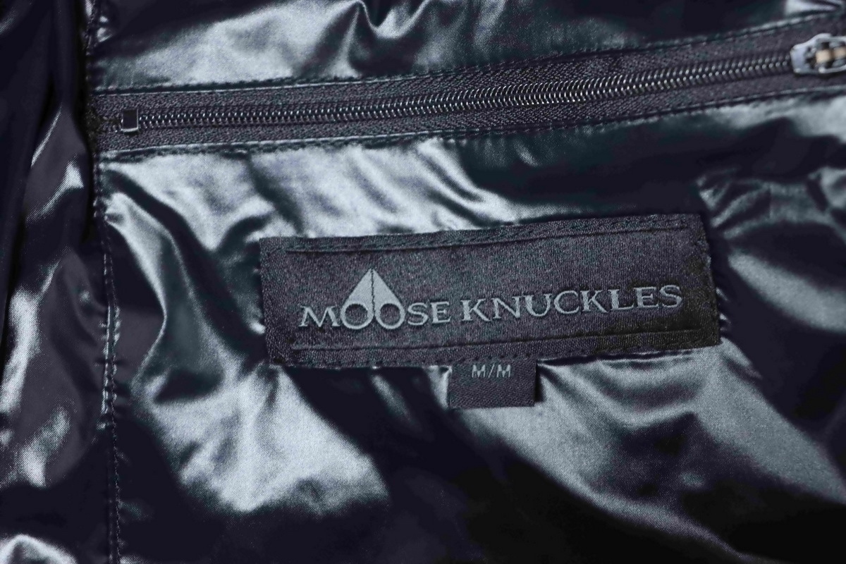 Moose knuckless Glossy down vest Black