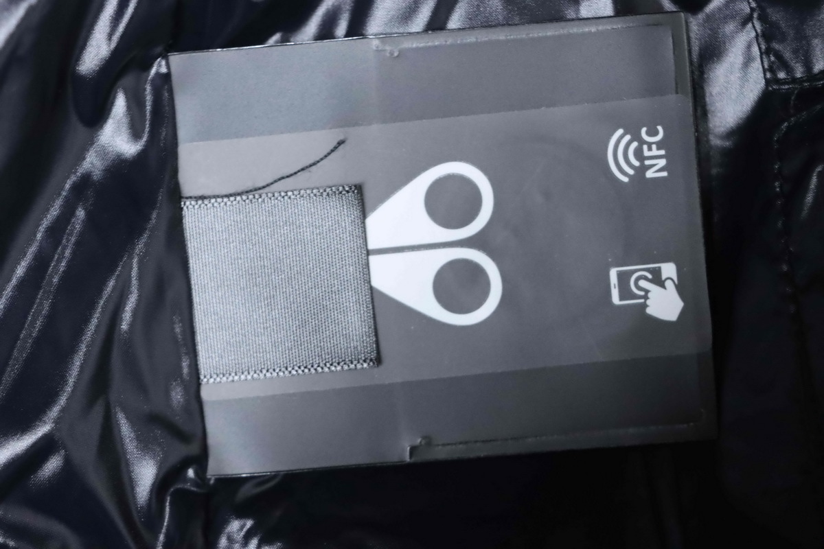 Moose knuckless Glossy down vest Black