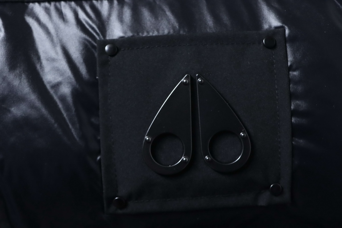 Moose knuckless Glossy down vest Black