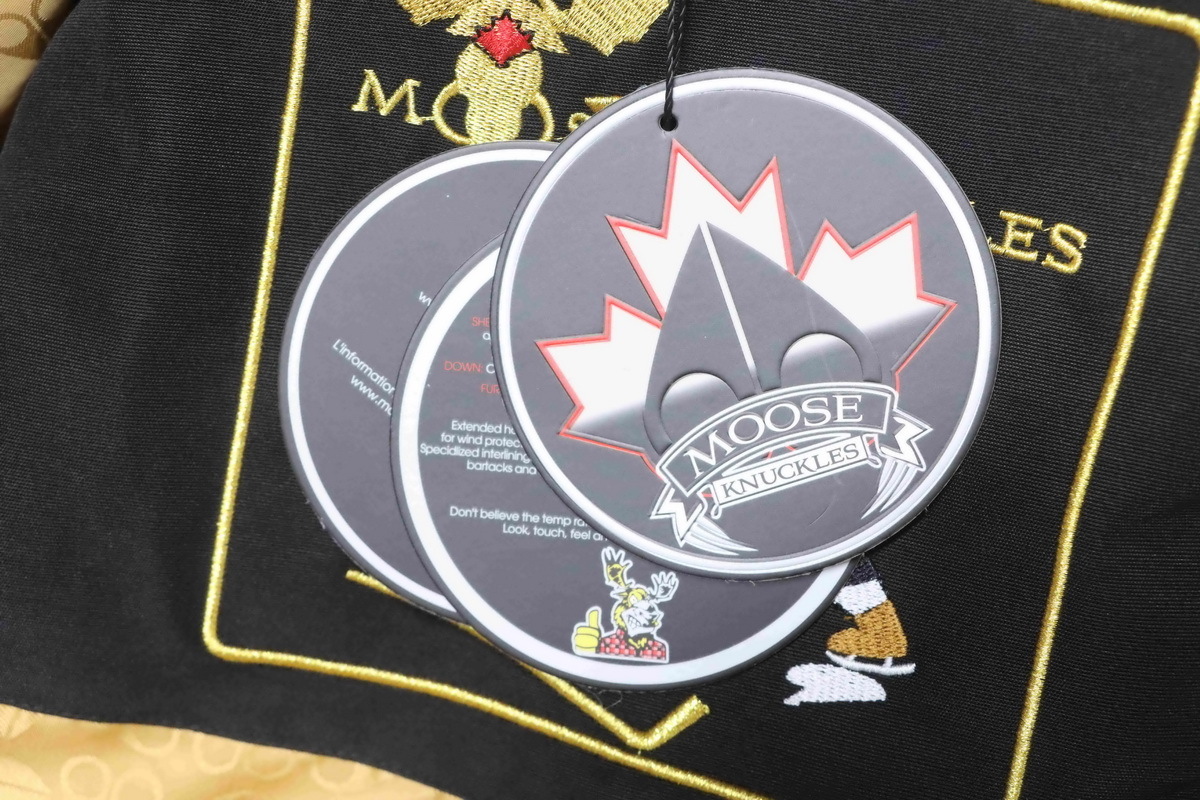 Moose knuckless gold scissor jacket down jacket black