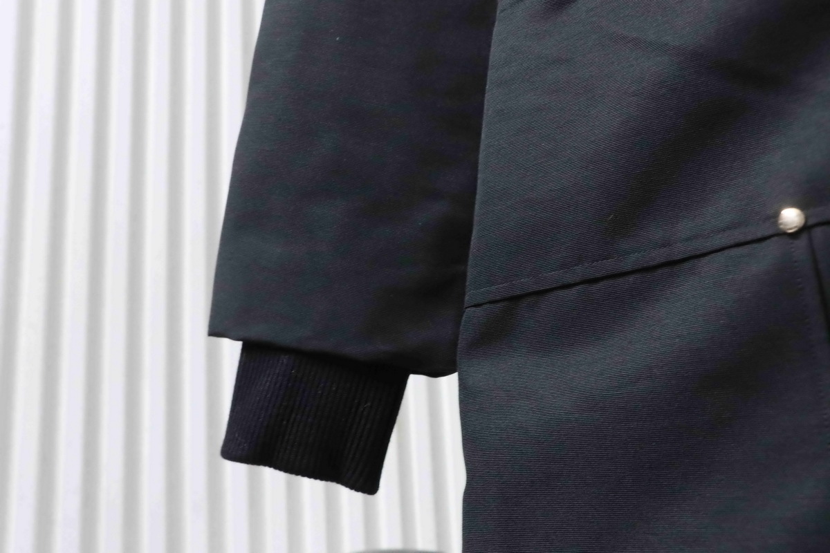 Moose knuckless Gold Scissors Mid-Length Down Jacket Black