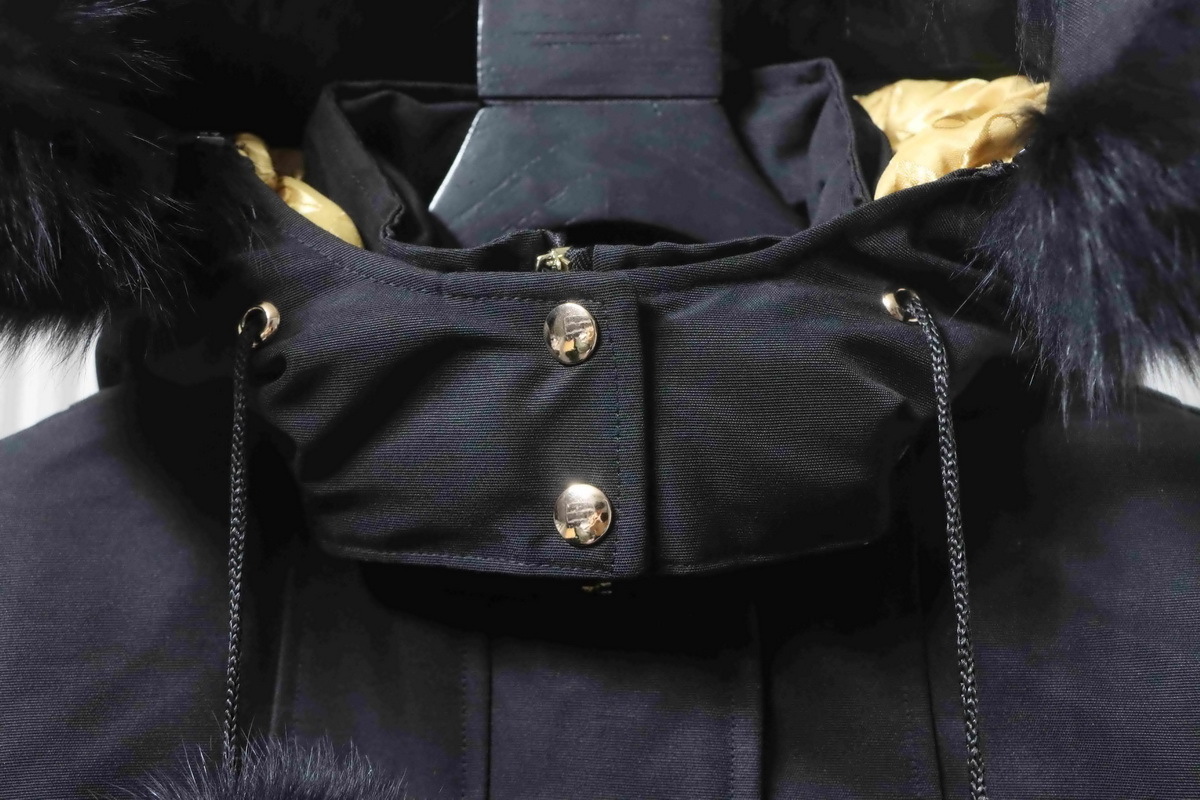 Moose knuckless Gold Scissors Mid-Length Down Jacket Black