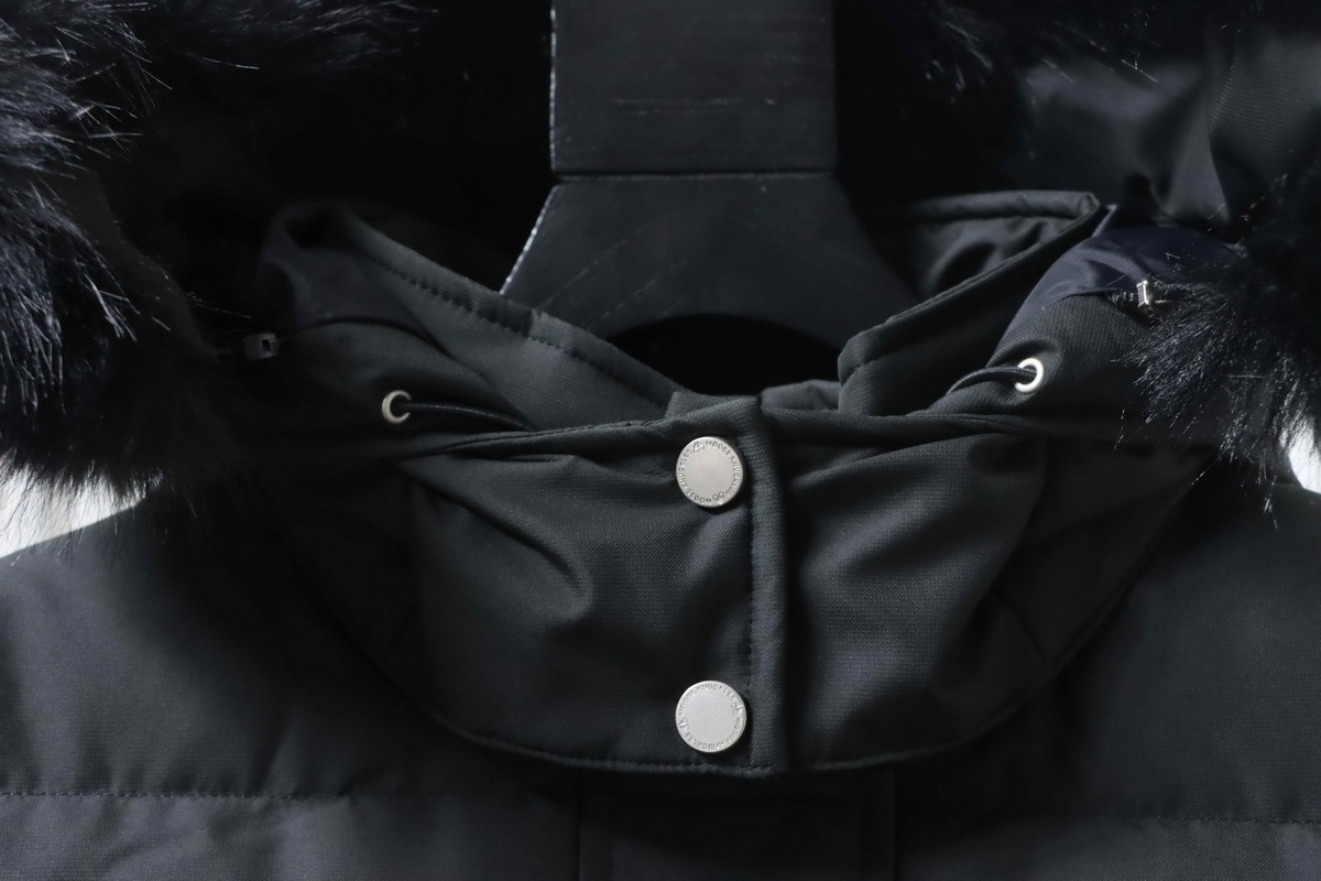 Moose knuckless Cloud down jacket black