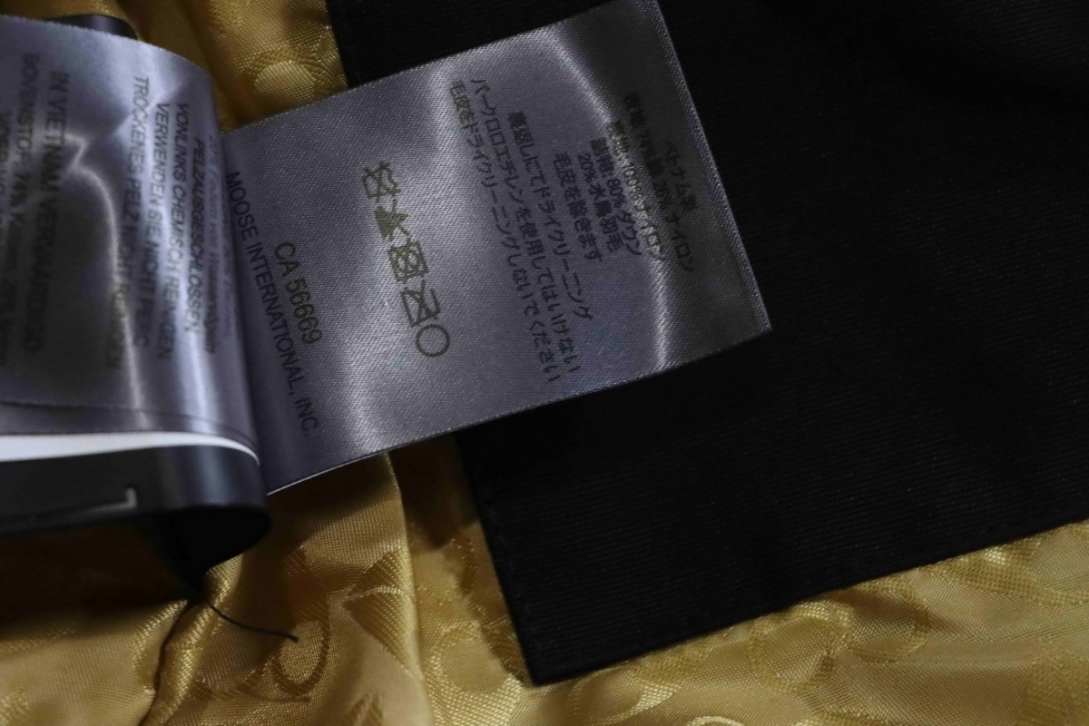 Moose knuckless Women's Gold Scissors Down Jacket Black