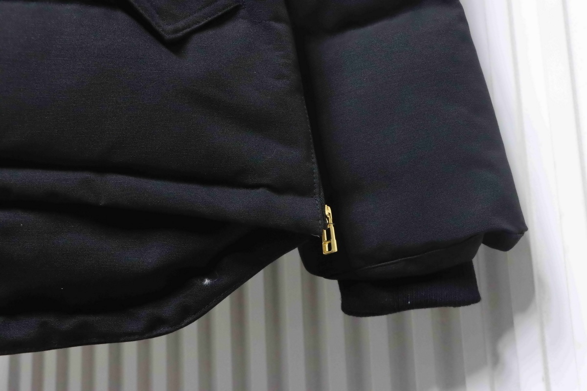 Moose knuckless Women's Gold Scissors Down Jacket Black