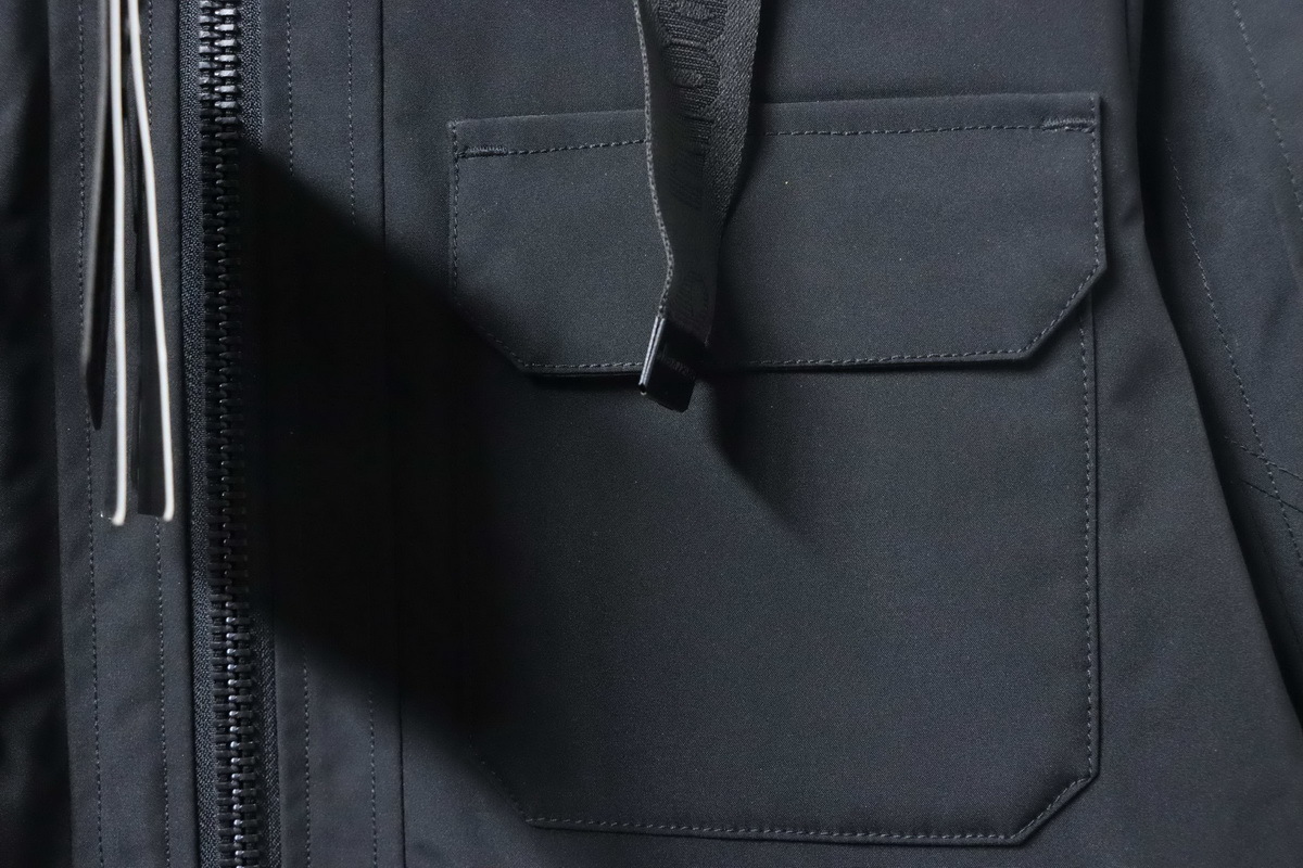 Moose knuckless  Multi-pocket down jacket  Black