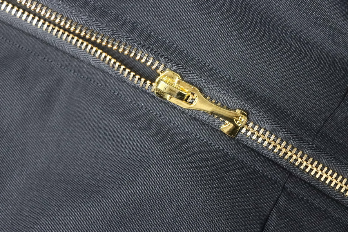 Moose knuckless Short down jacket with gold scissors design, black