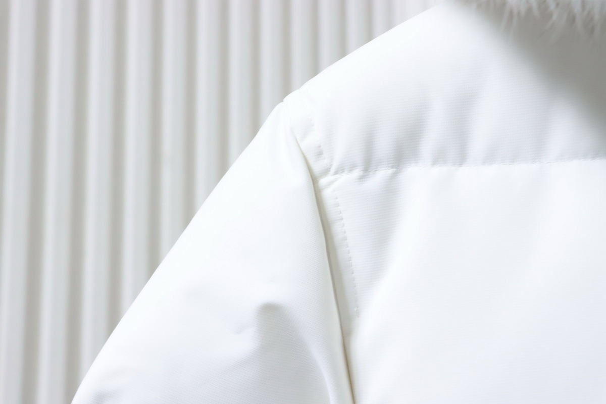 Moose knuckless Cloud down jacket  White