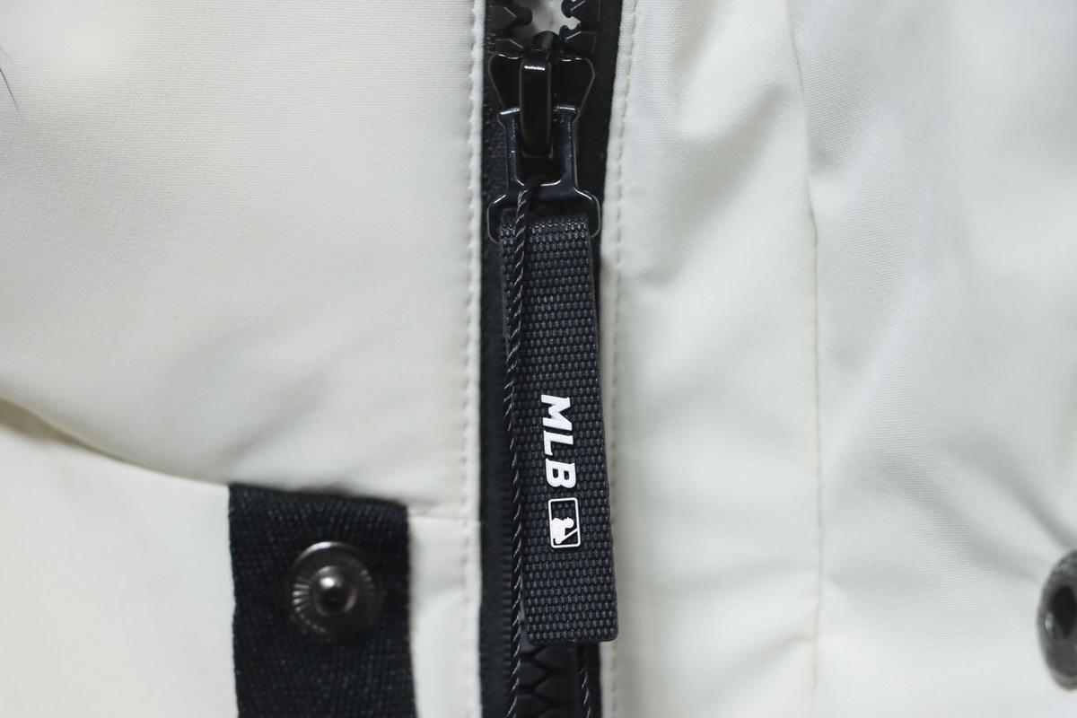 MLB  Second generation large fur collar workwear white