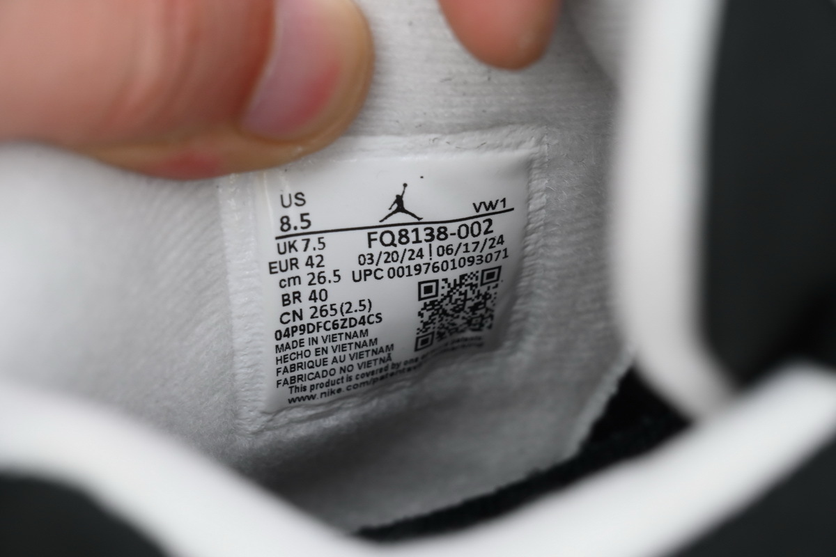  Air Jordan 4 “Fear”  FQ 8138-002