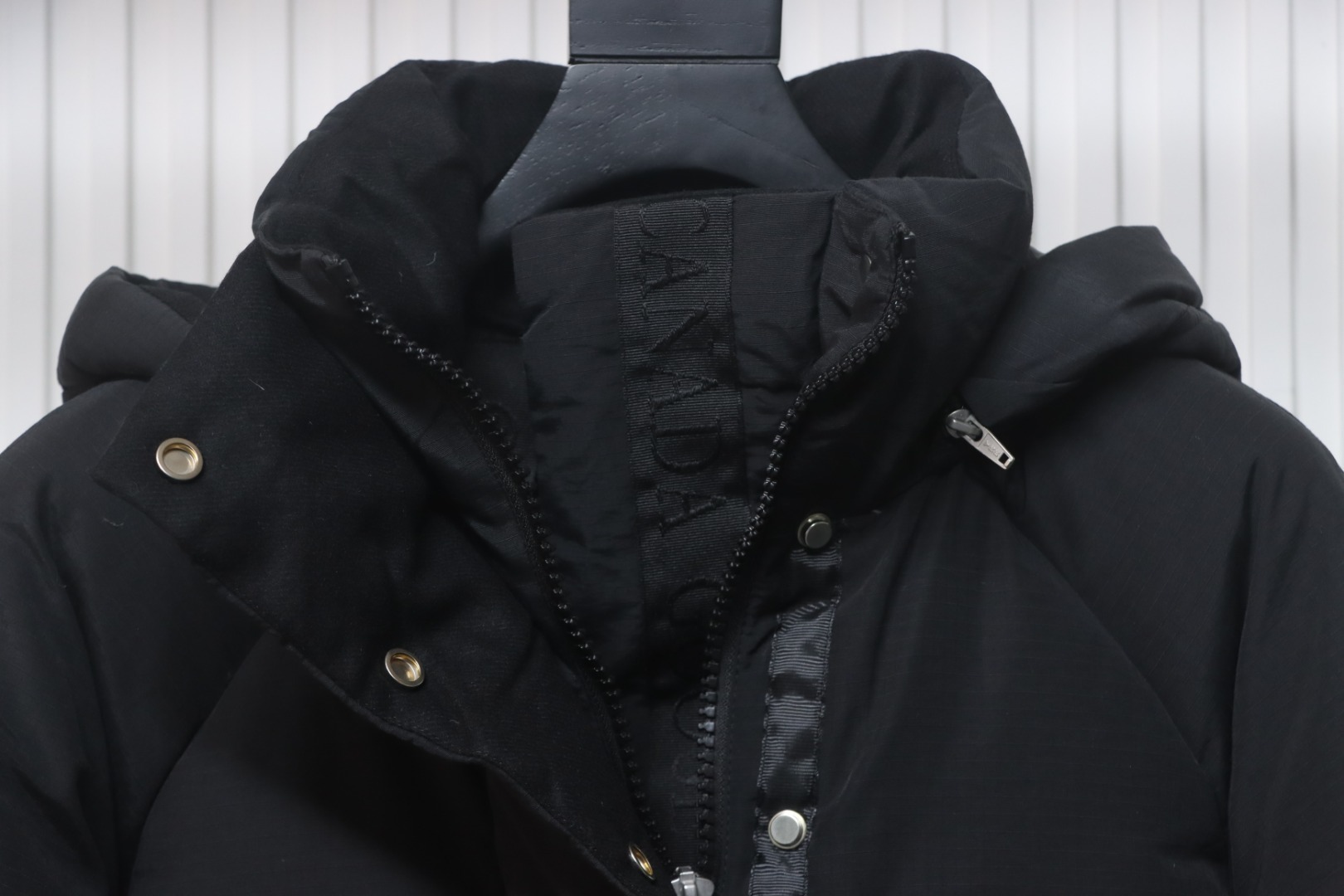  Moncler   Zippered Down Jacket  Black