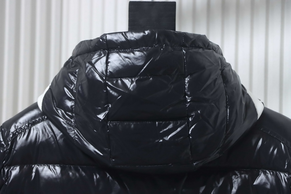   Moncler   Black  Down  Jacket  82123582