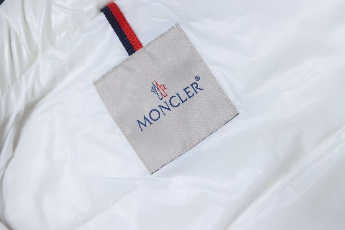 Moncler   White  Down  Jacket  82123582