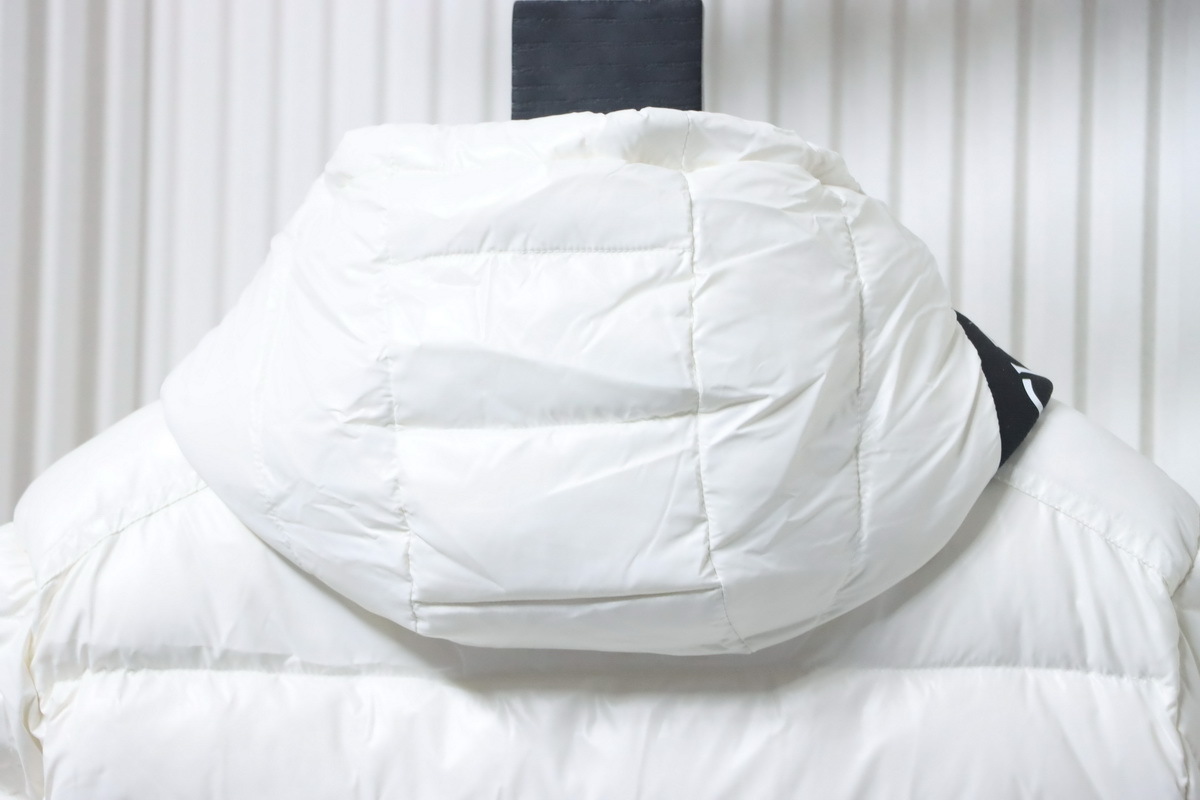 Moncler   White  Down  Jacket  82123582