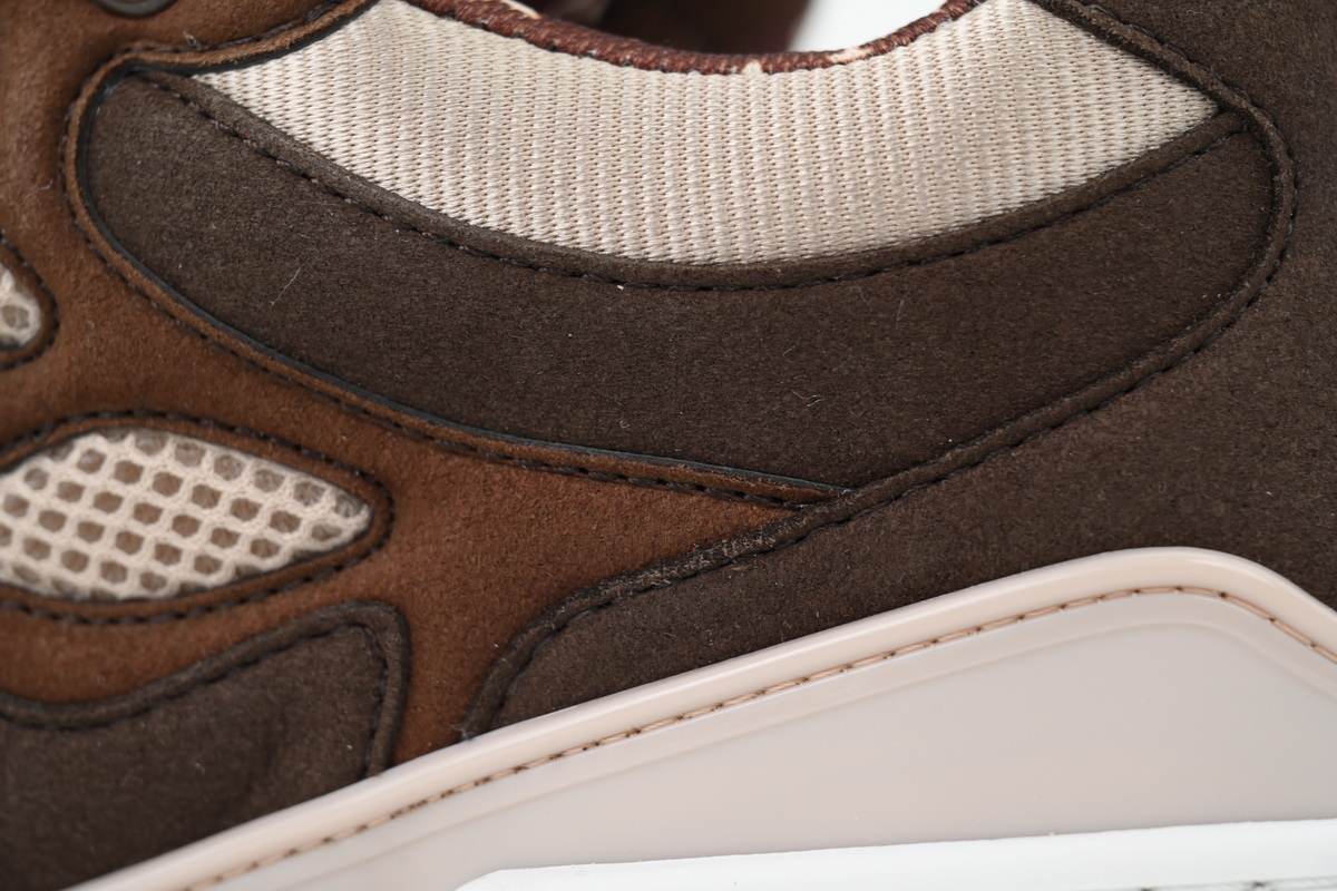  LOUIS VUITTON White Brown