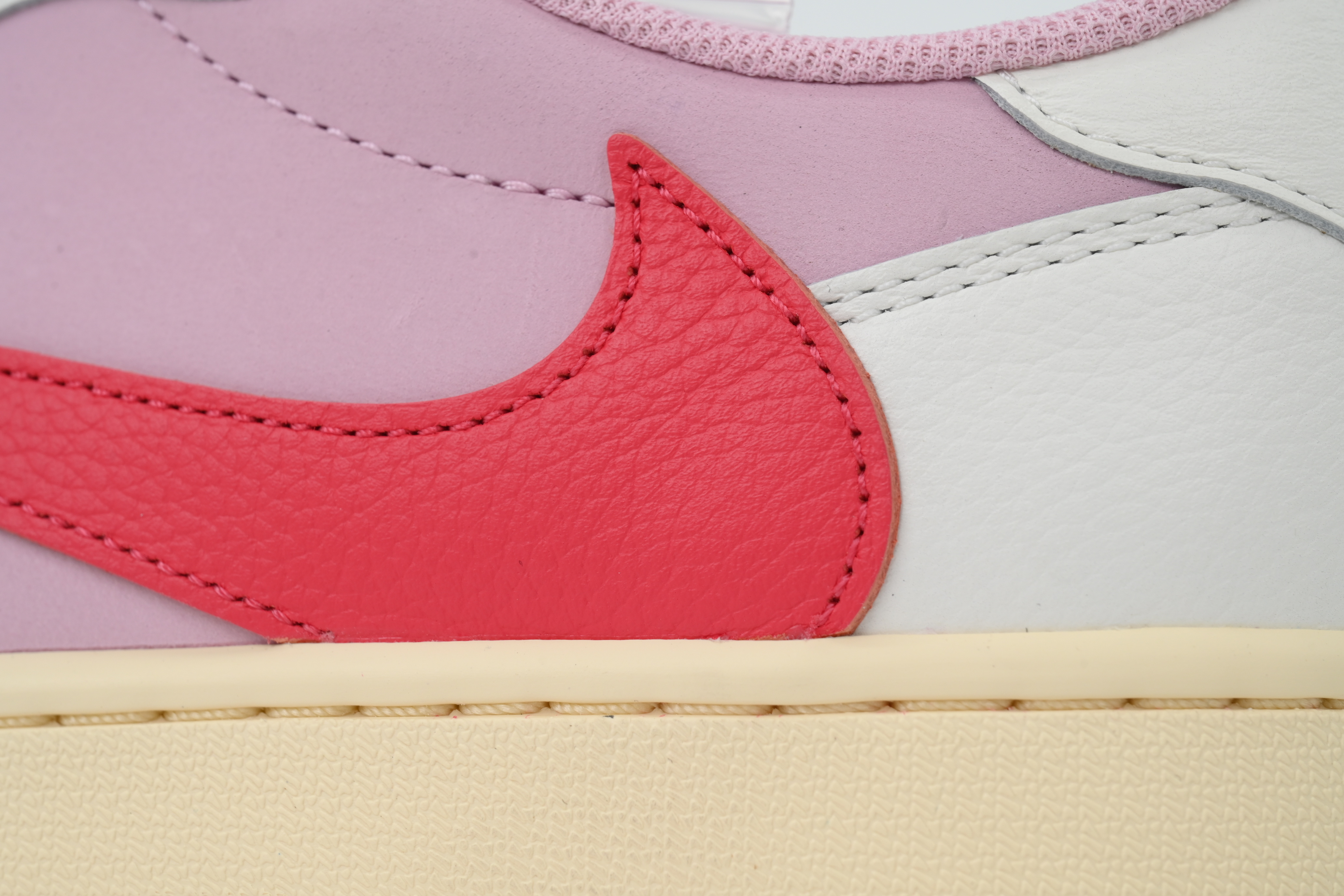 Travis Scott x Air Jordan 1 Low Hot Powder Pouring  IQ7604-101 