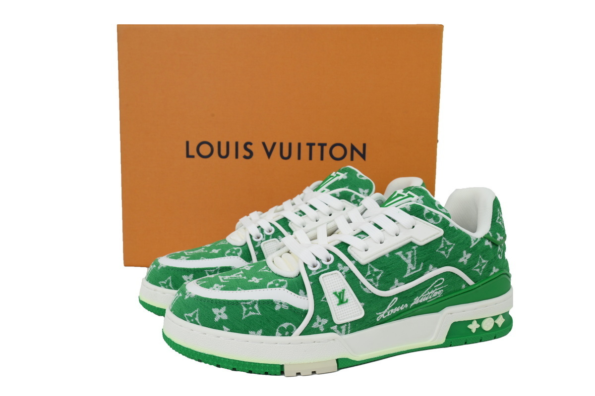  LOUIS VUITTON Green and white cloth