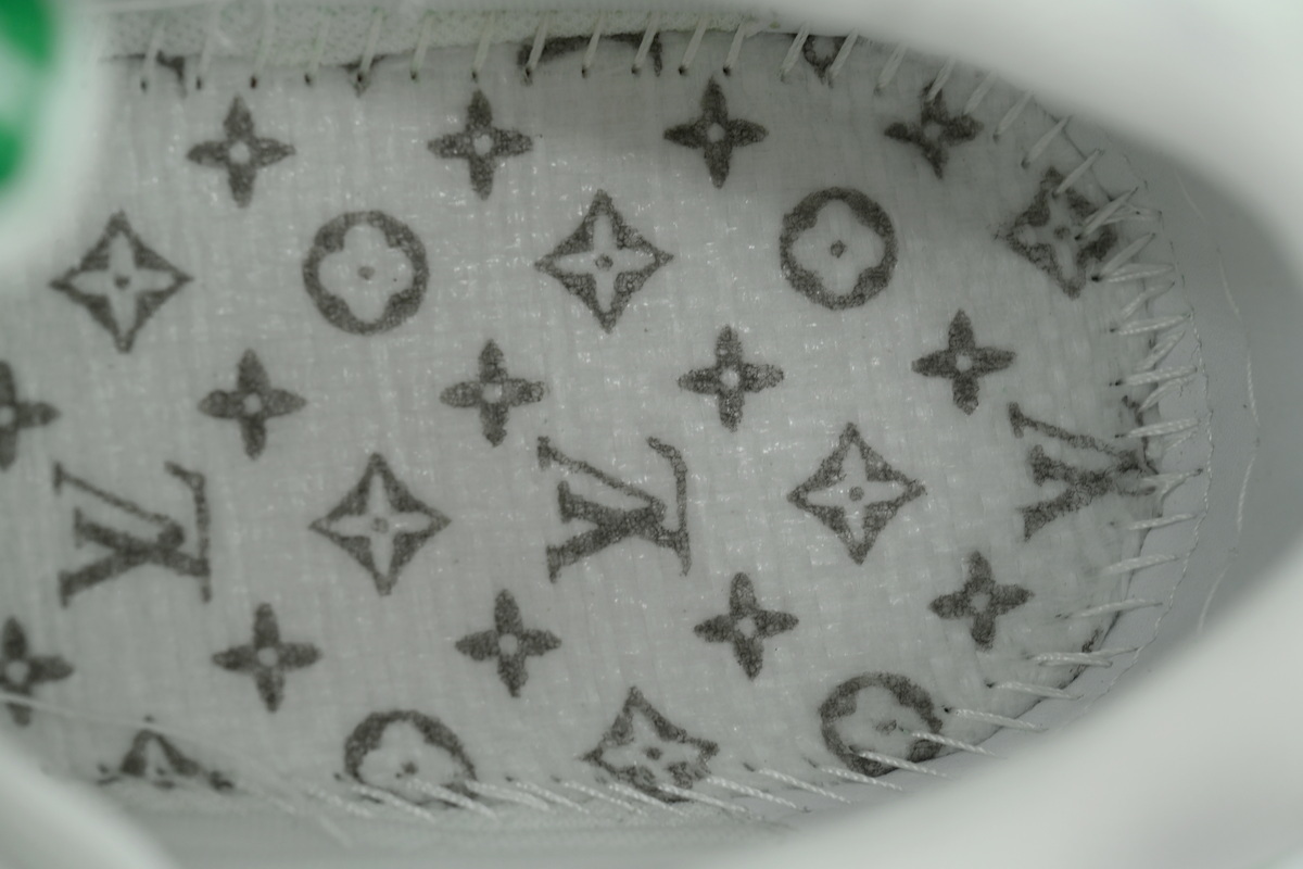  LOUIS VUITTON Green and white cloth