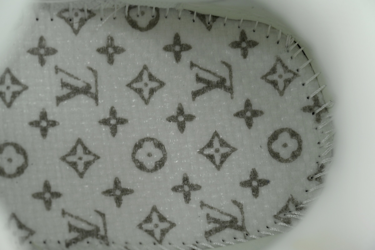 LOUIS VUITTON purple powder