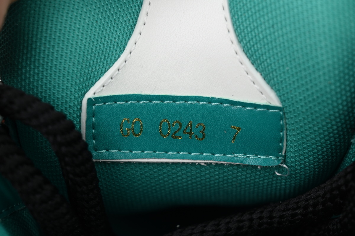 LOUIS VUITTON White and dark green